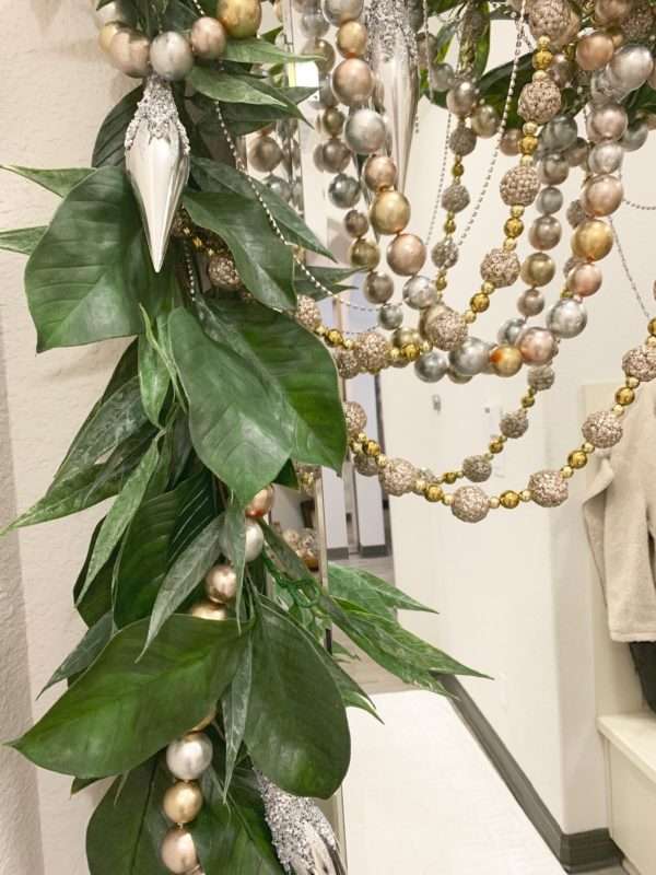 How to Decorate Your Christmas Garland