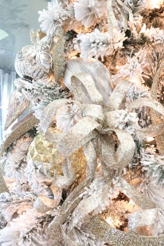 how to decorate your Christmas tree like a pro