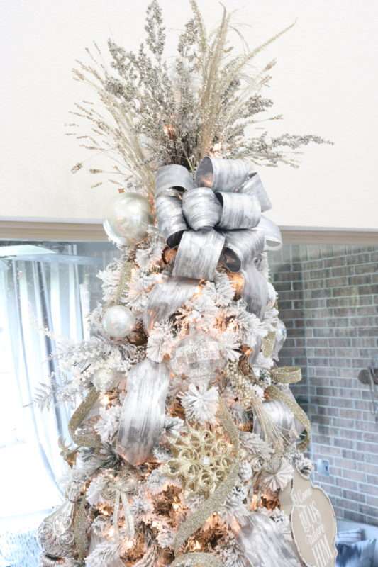 how to decorate your Christmas tree like a pro