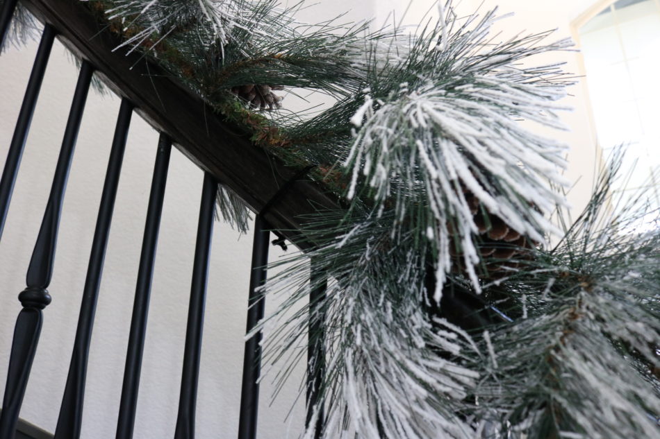 How to Decorate Your Christmas Garland