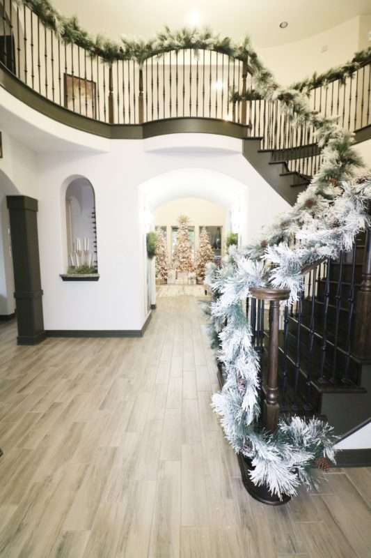 How to Decorate Your Christmas Garland