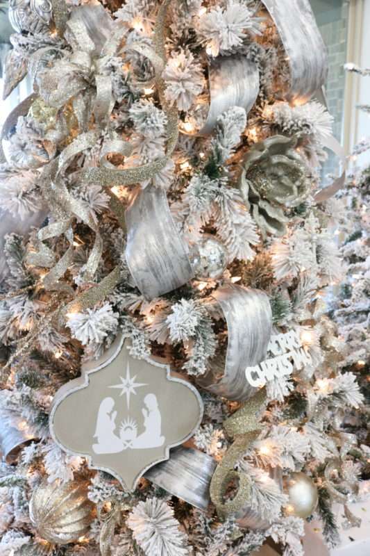 how to decorate your Christmas tree like a pro