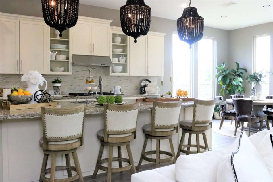 patio decor, spring patio decor, spring patio 2019, patio decor, spring patio, spring decor, spring home decor, how to decorate for spring, steps to staging for spring, spring decoration, decorating for spring, spring style, spring home tour, spring home decor, spring home, black and white pillows, black and white living room, chic living room, spring 2019 home decor