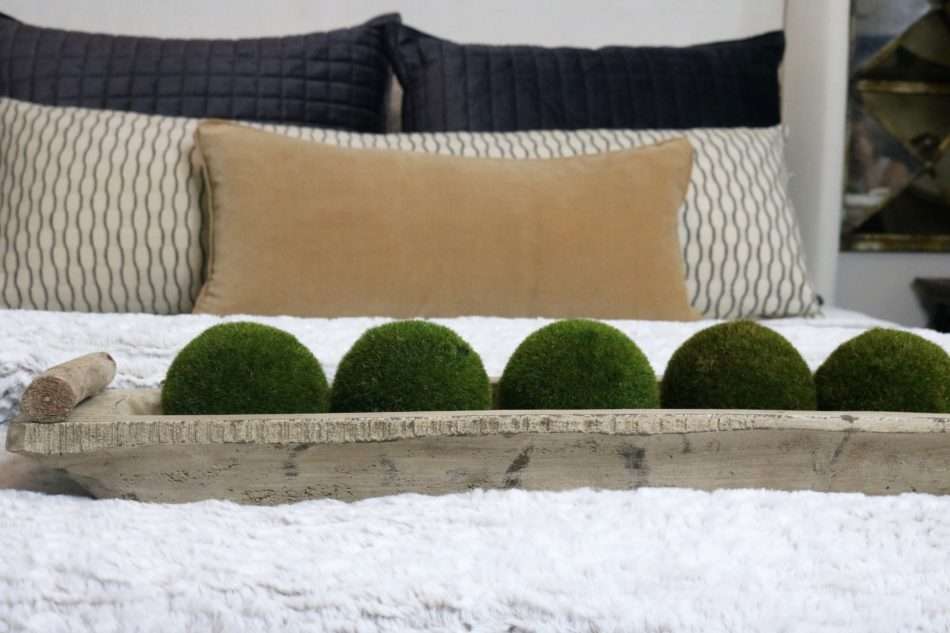 MRI, MRI Home, Houston Interior Designer, Houston Interior Design, Interior designer tips, Home Décor Influencer, Beaumont Interior Design, Texas Interior Design, design cohesion, color palette, color pulling, design cohesion, design style, creating cohesion, color families, creating your color palette for your home, interior designer tips, how to design with color in mind, pulling color from room to room, navy sofa