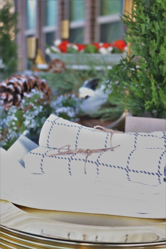 how to host a holiday party, holiday hosting, simple holiday party, scecrets to hosting a stress-free party, stress-free party, simple party, free printable, party checklist, free checklist, holiday checklist