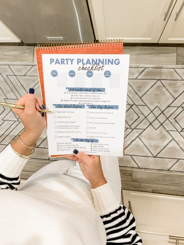 MRI, Melissa Roberts Interiors, Houston Interior Design, Houston Interiors Designer, Easy Holiday Décor, Easy Holiday Decorations, Easy Christmas Decorations, Christmas Table Décor, Christmas Table Decorations, Dining Table Décor, Easy Appetizers, Holiday Drinks, Holiday Themed Party, Christmas Party, Hosting a party, Hosting a Christmas Party, Hosting a Holiday Party, Christmas Cocktail, Signature Cocktail, Easy Holiday Party, Simple Holiday Party, Party Planning Checklist, Hostess Gifts, Unique Hostess Gift, Christmas 2019, 15 minute appetizers, how to host a stress free holiday party, outdoor party, outdoor dinner party, outdoor dinner party, outdoor entertainment, outdoor Christmas decorations, Joyful Healthy Eats, JHE