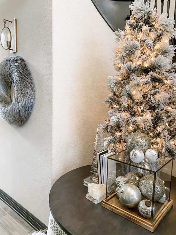 Christmas Home tour, Home tour 2019, Christmas Home Tour 2019, Christmas Decor, Christmas Garland, Mantle decor, Home decor, Foyer table, Christmas tree