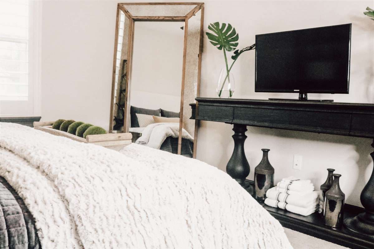 MRI, Melissa Roberts Interiors, Houston Interior Design, Houston Interior Designer, Interior Design, Interior Designer, Spring 2020, Spring, Spring Home Décor, Home Décor, Spring Home Tour, How to Style Your Home for Spring, Wood Bowls, Moss Bowls, Faux Plants, Modern Home Design, Design on a Budget, Spring 2020, Spring Pillows, Spring Throw Blankets, Spring Home Styling, Modern Spring Décor, Spring Home Décor Under $50, Amazon Spring Home Décor, Under $50, budget friendly rugs, jute rug, natural rug, 2020 home décor, Throw Pillows, Indoor Plants, Unique Planters, spring scents, spring candles, stems, greenery, tulips, faux flowers, linen pillow, bedding