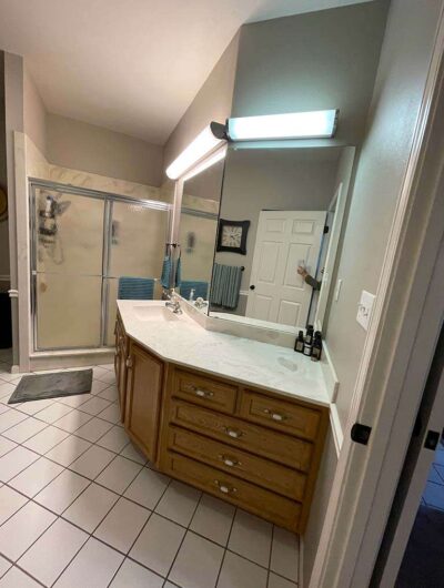 Ash Street Before – Bathroom